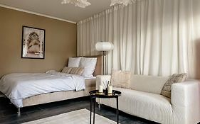 Joyfulhomes City Apartment
